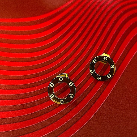 New CARTIER collection yellow gold tone Love earnings ⭐️⭐️⭐️⭐️ - Picture 3 of 13
